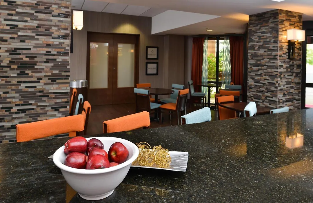 Hampton Inn Chicago-Carol Stream-1
