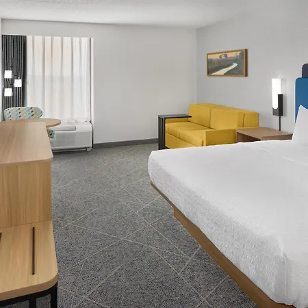 Hampton Inn Chicago-Carol Stream-2